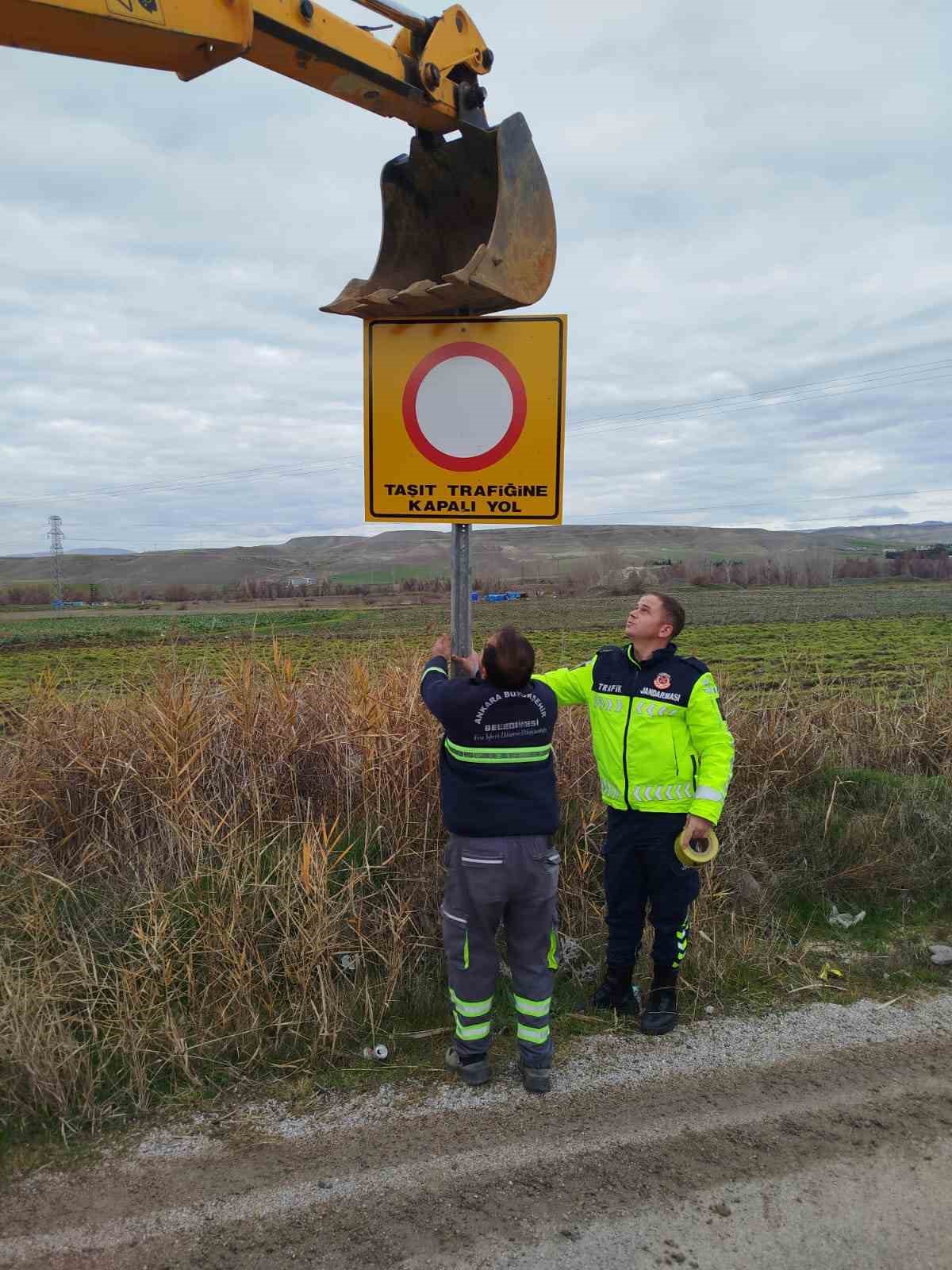beypazari adaoren yolu heyelan nedeniyle trafige kapatildi 6 hWjATaZV