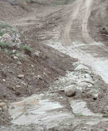 beypazari-adaoren-yolu-heyelan-nedeniyle-trafige-kapatildi-CSSSBhaj.jpg