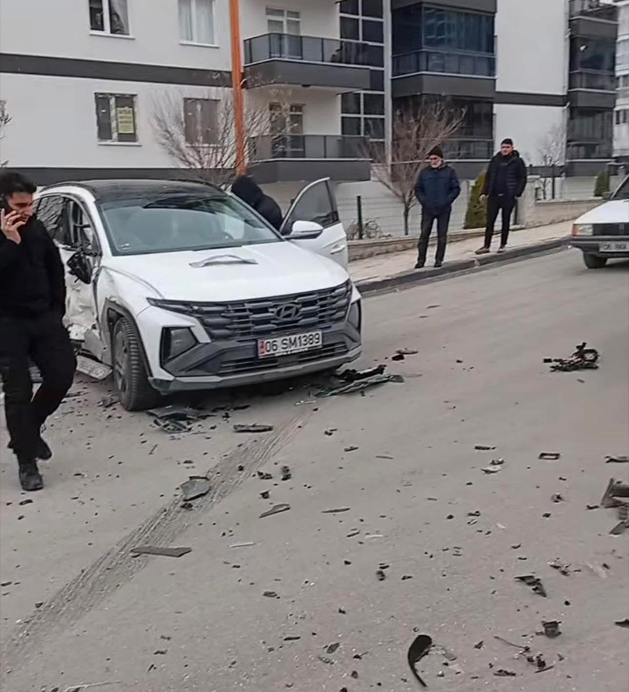 beypazarinda iki otomobilin carpismasi sonucu 3 kisi yaralandi 3 4e3vRPtX