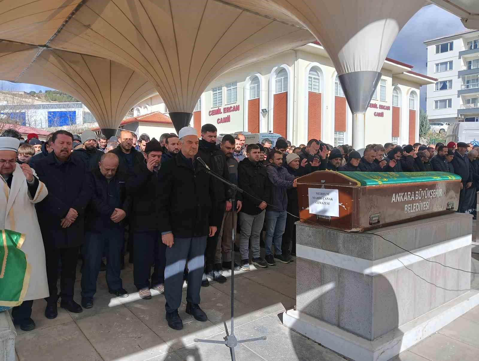 beypazarinda trafik kazasinda vefat eden cift ve bebekleri son yolculuguna ugurlandi 2 mnfg9e26