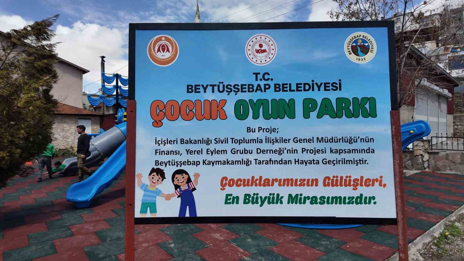 Beytüşşebap Kaymakamı Taşkıran, çocuklar için oyun parkı kurdu 7 beytussebap kaymakami taskiran cocuklar icin oyun parki kurdu 3 X2iijQRP