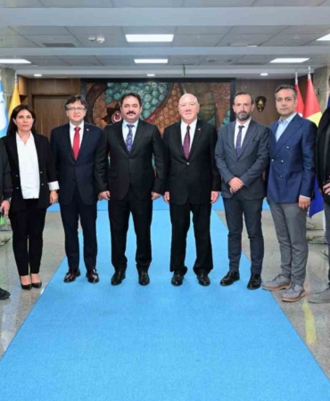 bgcden-bursa-emniyet-muduru-gokceye-ziyaret-1EBxxWvb.jpg