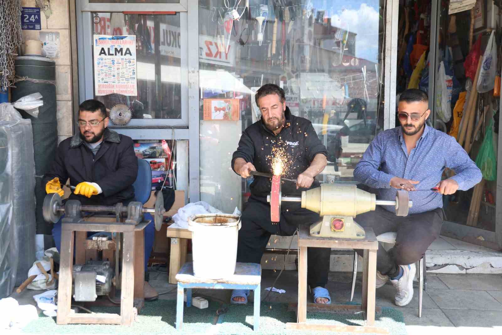 bicak bileme ustalarinin kurban bayrami yogunlugu basladi 3 9n2bjW5g