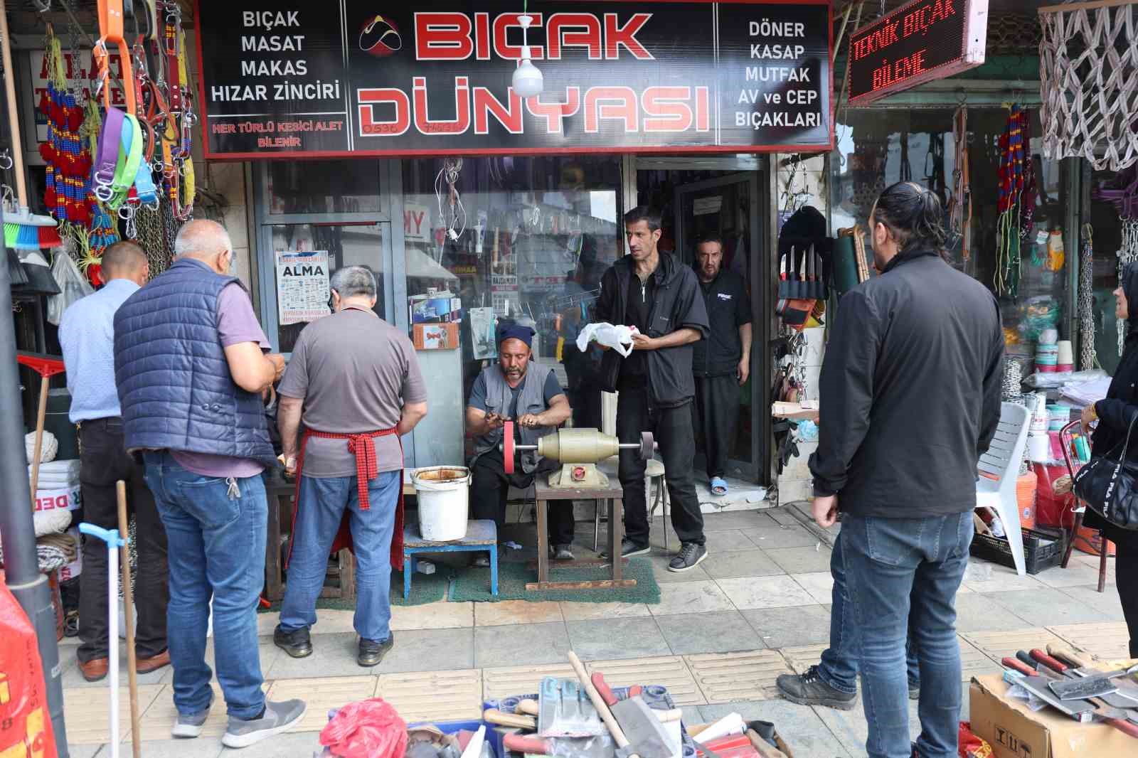 bicak bileme ustalarinin kurban bayrami yogunlugu basladi 5 tQG57ZNW