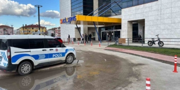 bicakla-dehset-sacmisti-o-anlar-kamerada-q62mIfxa.jpg
