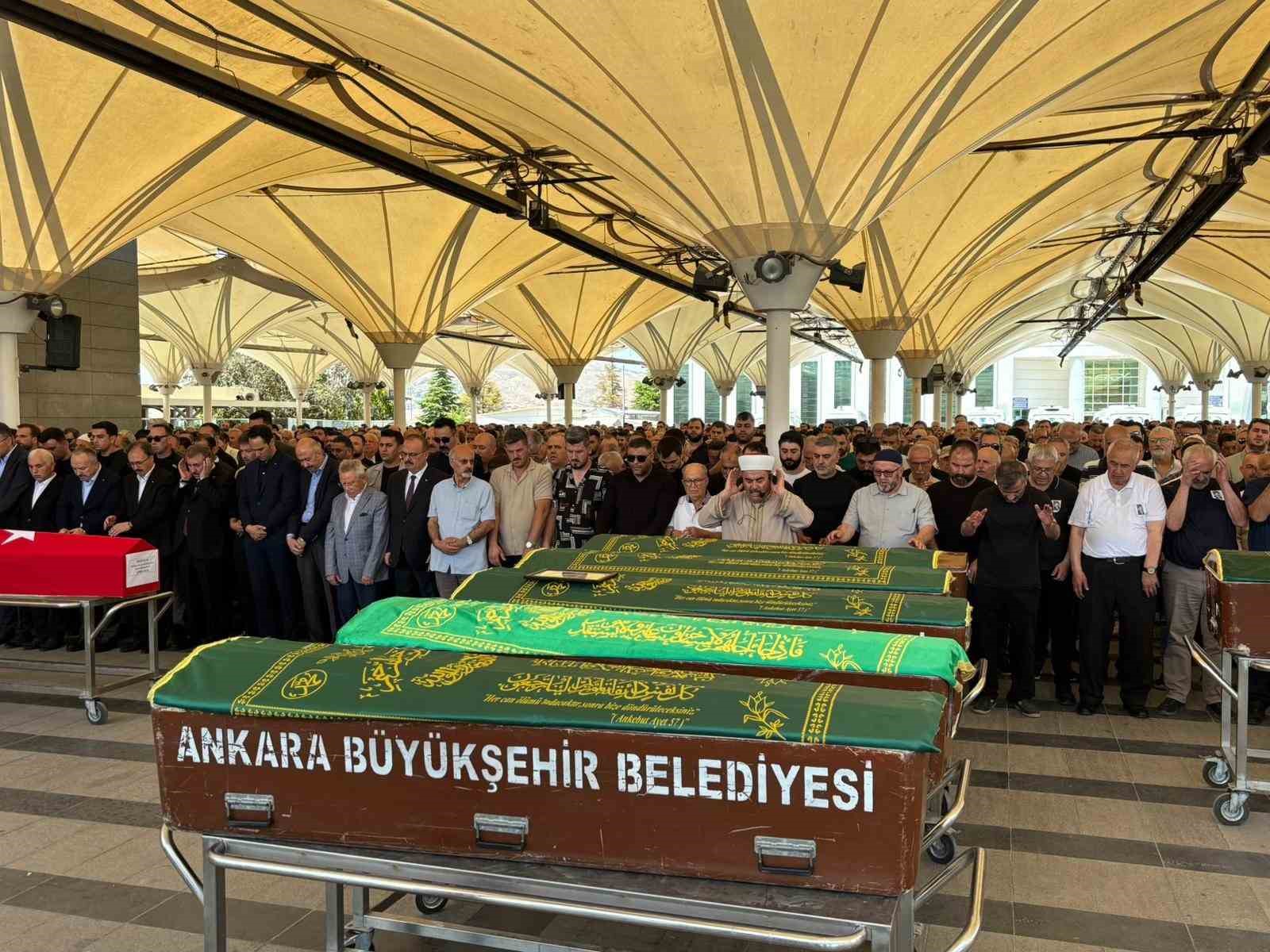 bicakla yaraladigi babasi tarafindan oldurulen saldirganin 8 farkli suctan kaydi oldugu ortaya cikti 0 AgLD8QUc