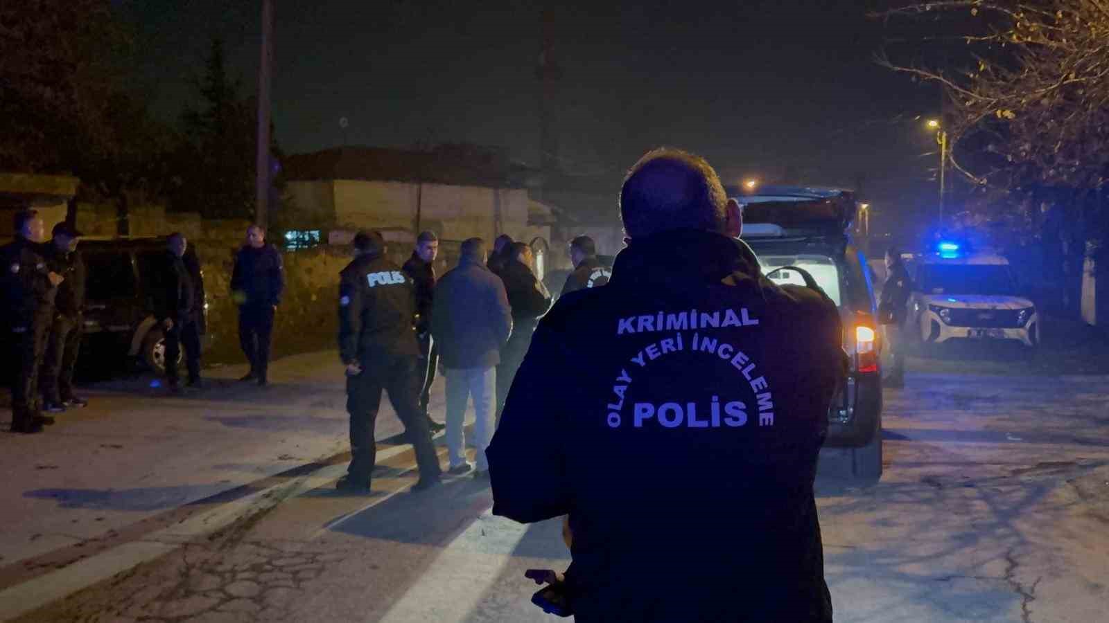 bicakla yaralanan sahis araciyla hastaneye gitmeye calisti 0 JiEBAVcV