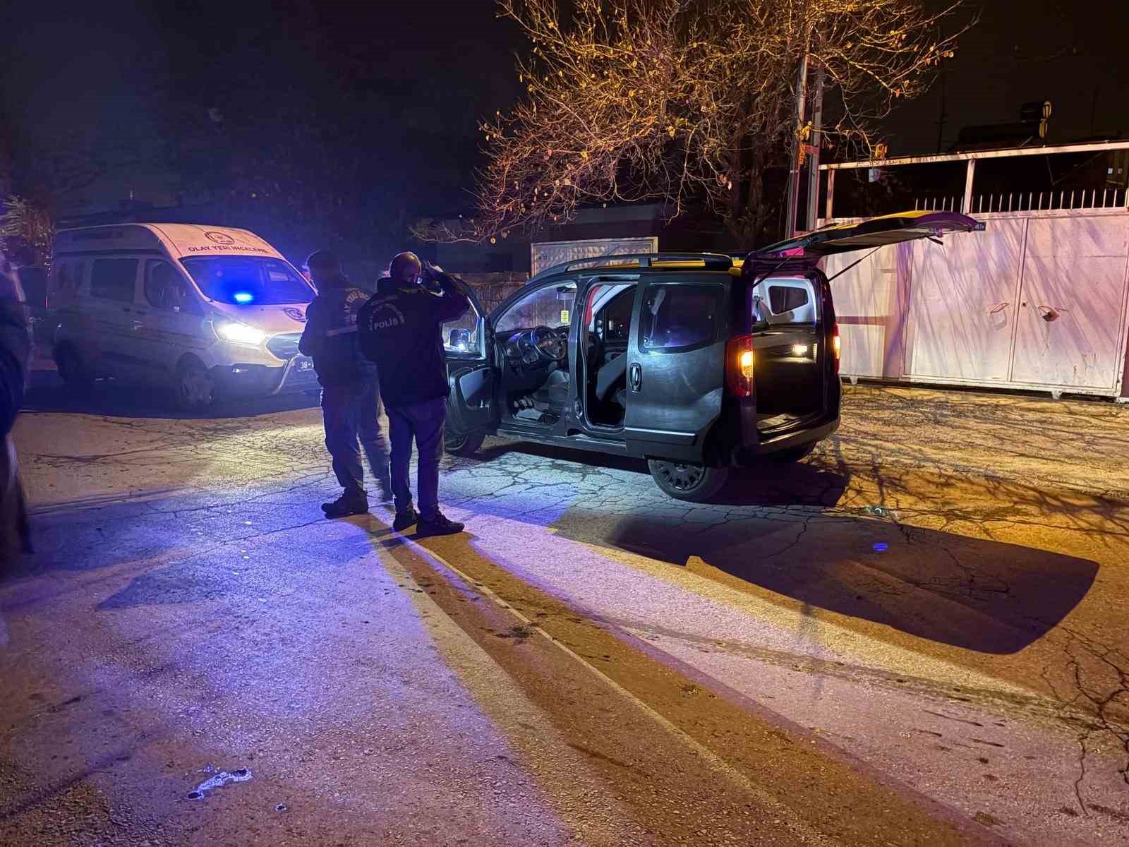 bicakla yaralanan sahis araciyla hastaneye gitmeye calisti 5 5O5iELqA
