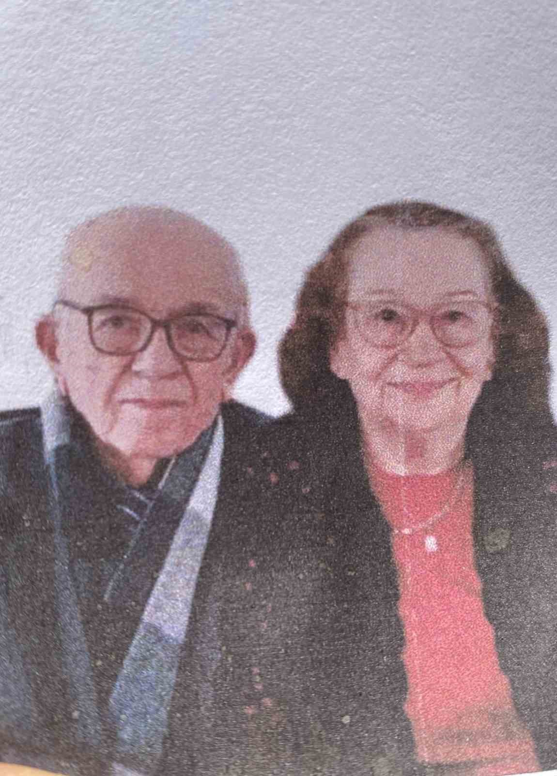 bicaklanarak oldurulen yasli cift son yolculuklarina ugurlandi 11 ALnEfP4O