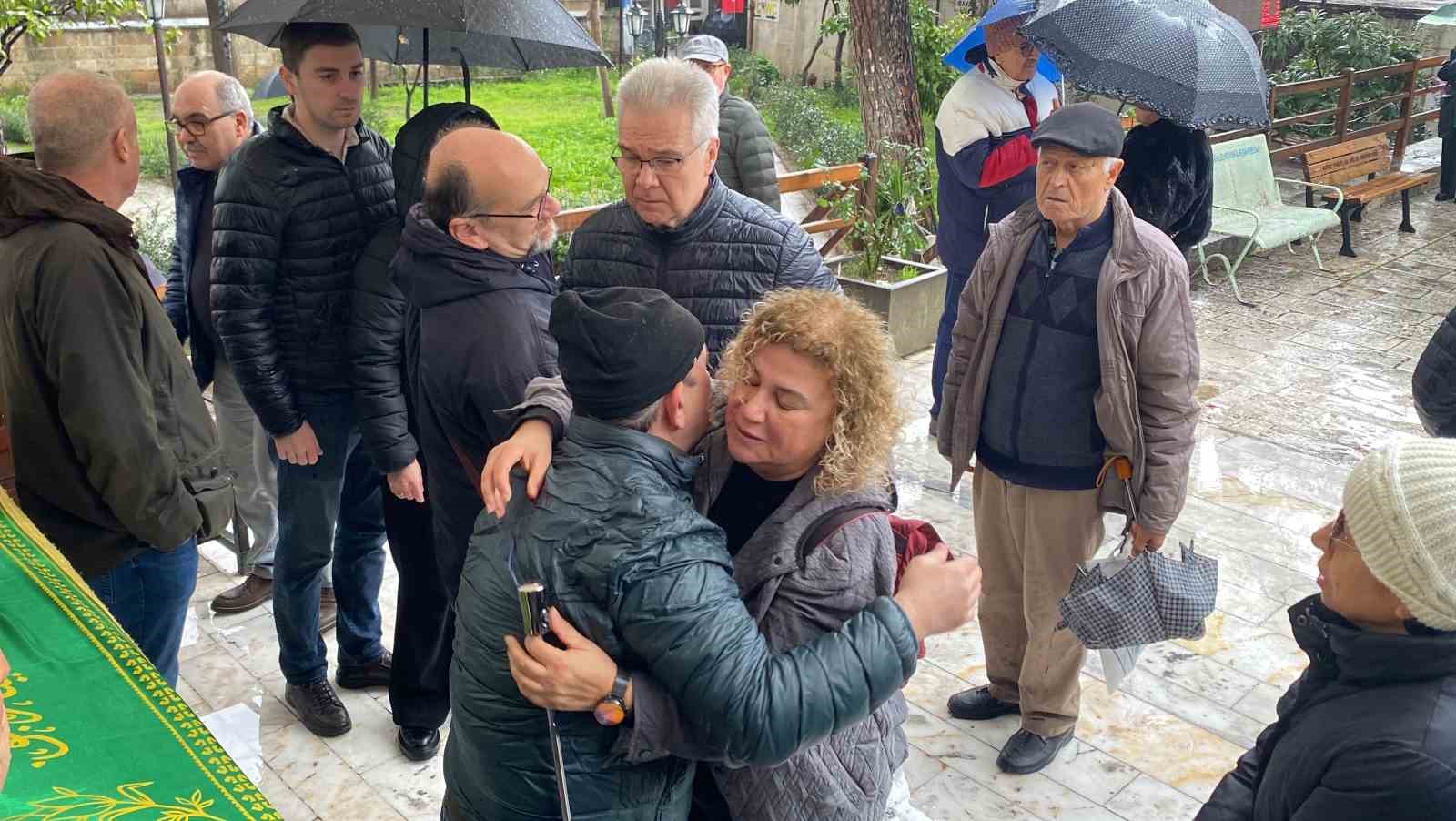 bicaklanarak oldurulen yasli cift son yolculuklarina ugurlandi 2 VGwGEaHL