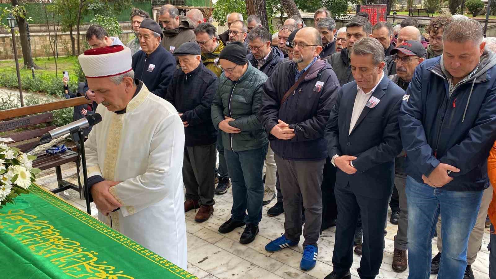 bicaklanarak oldurulen yasli cift son yolculuklarina ugurlandi 5 PY4R9DyD