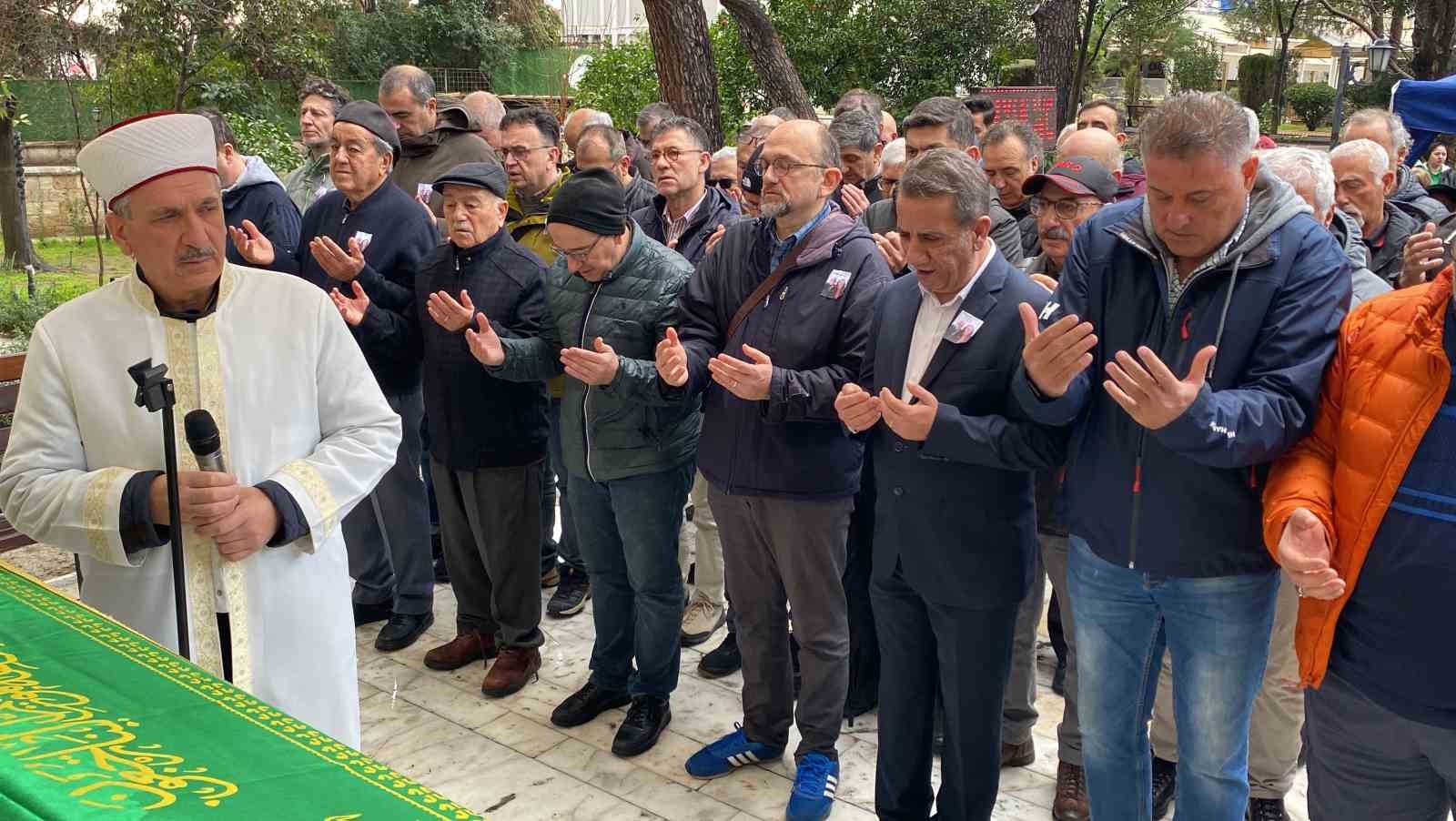bicaklanarak oldurulen yasli cift son yolculuklarina ugurlandi 6 wBIiCPZF