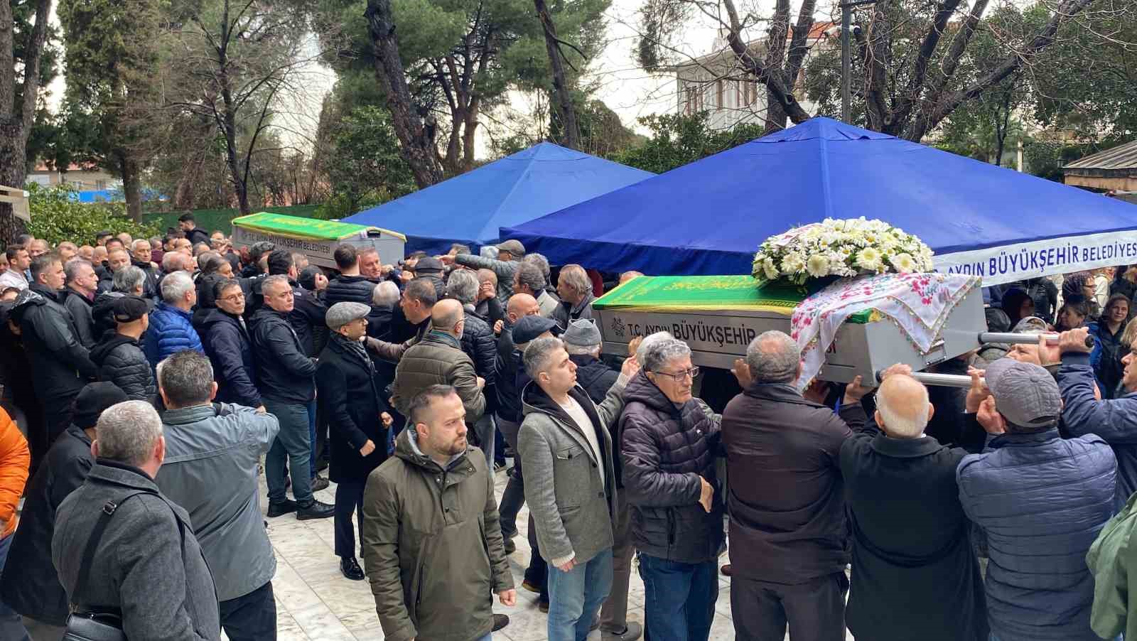 bicaklanarak oldurulen yasli cift son yolculuklarina ugurlandi 8 HjUSGvzF