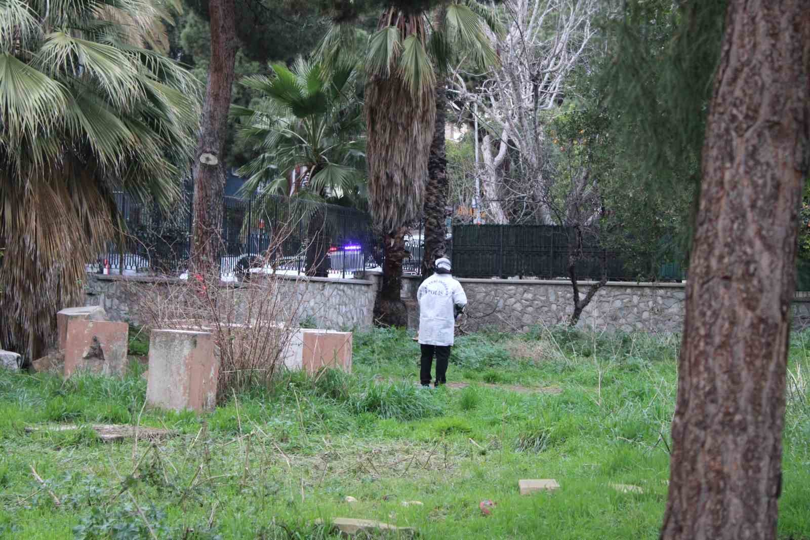 bicaklanarak oldurulen yasli ciftin evinde incelemeler suruyor 3 dPqaPwlf