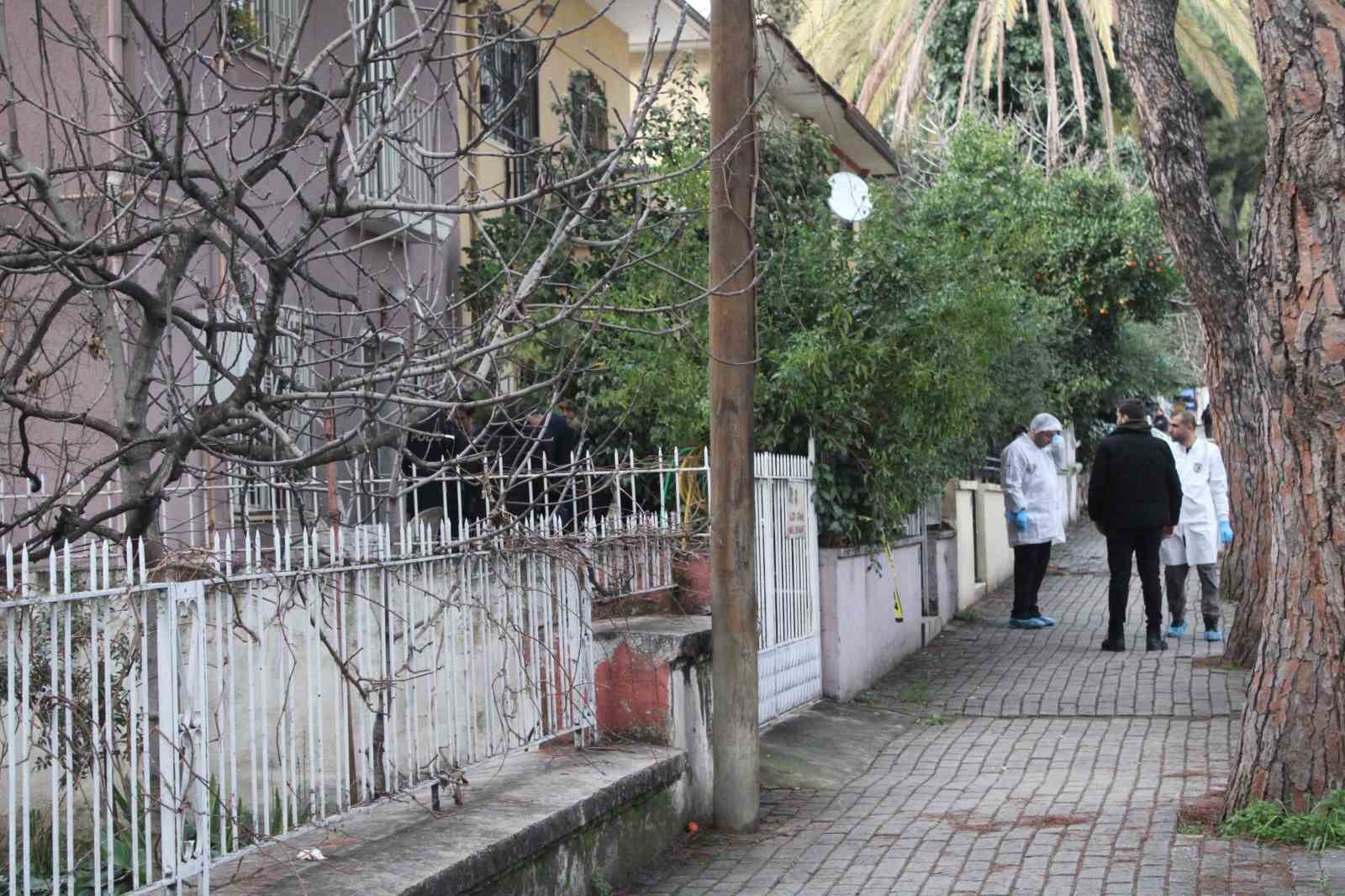 bicaklanarak oldurulen yasli ciftin evinde incelemeler suruyor 5 EfeBG7rq