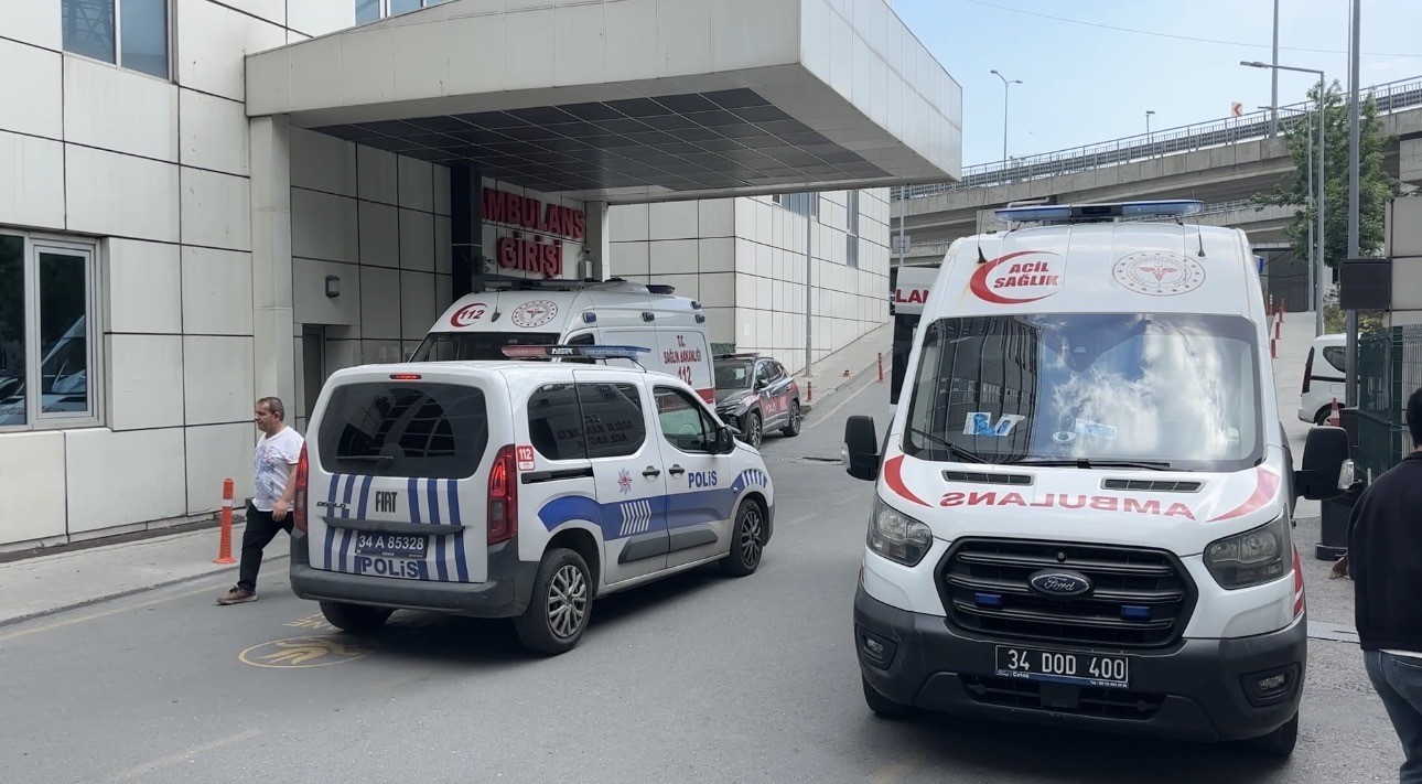 bicaklandi hastaneye kaldirildi 10uncu kattan duserek can verdi 1 RlRCMSa6