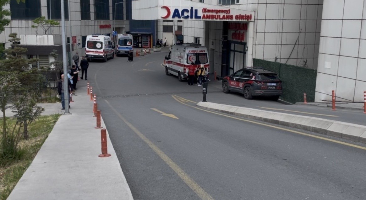 bicaklandi hastaneye kaldirildi 10uncu kattan duserek can verdi 3 VdYK5chP