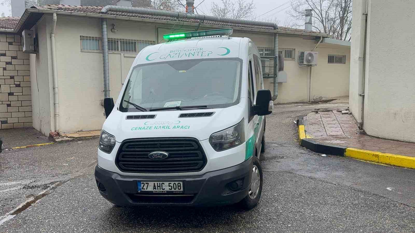 bicakli kavgada oldurulen gencin cenazesi yakinlarina teslim edildi 1 PgZRwfit