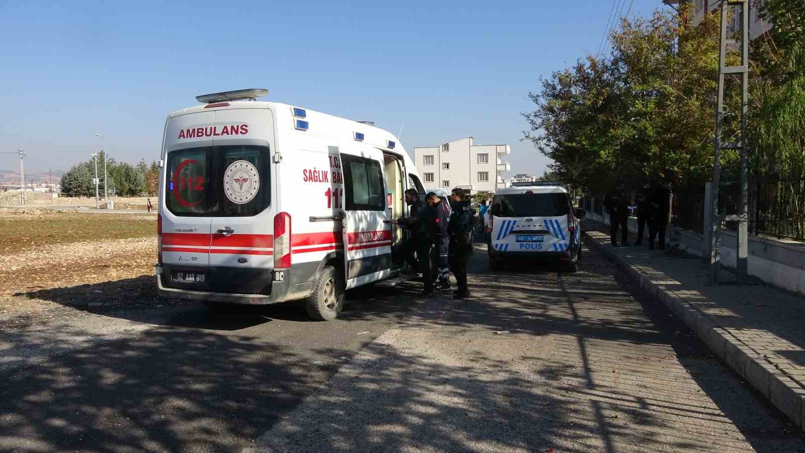 bicakli sahis sokakta karsilastigi 2 cocugu yaraladi 2 9YNsF17Y