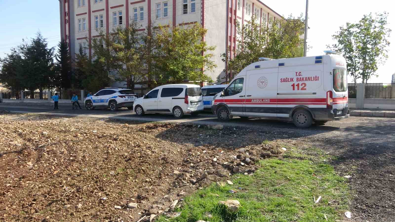 bicakli sahis sokakta karsilastigi 2 cocugu yaraladi 3 C6RqXbJg