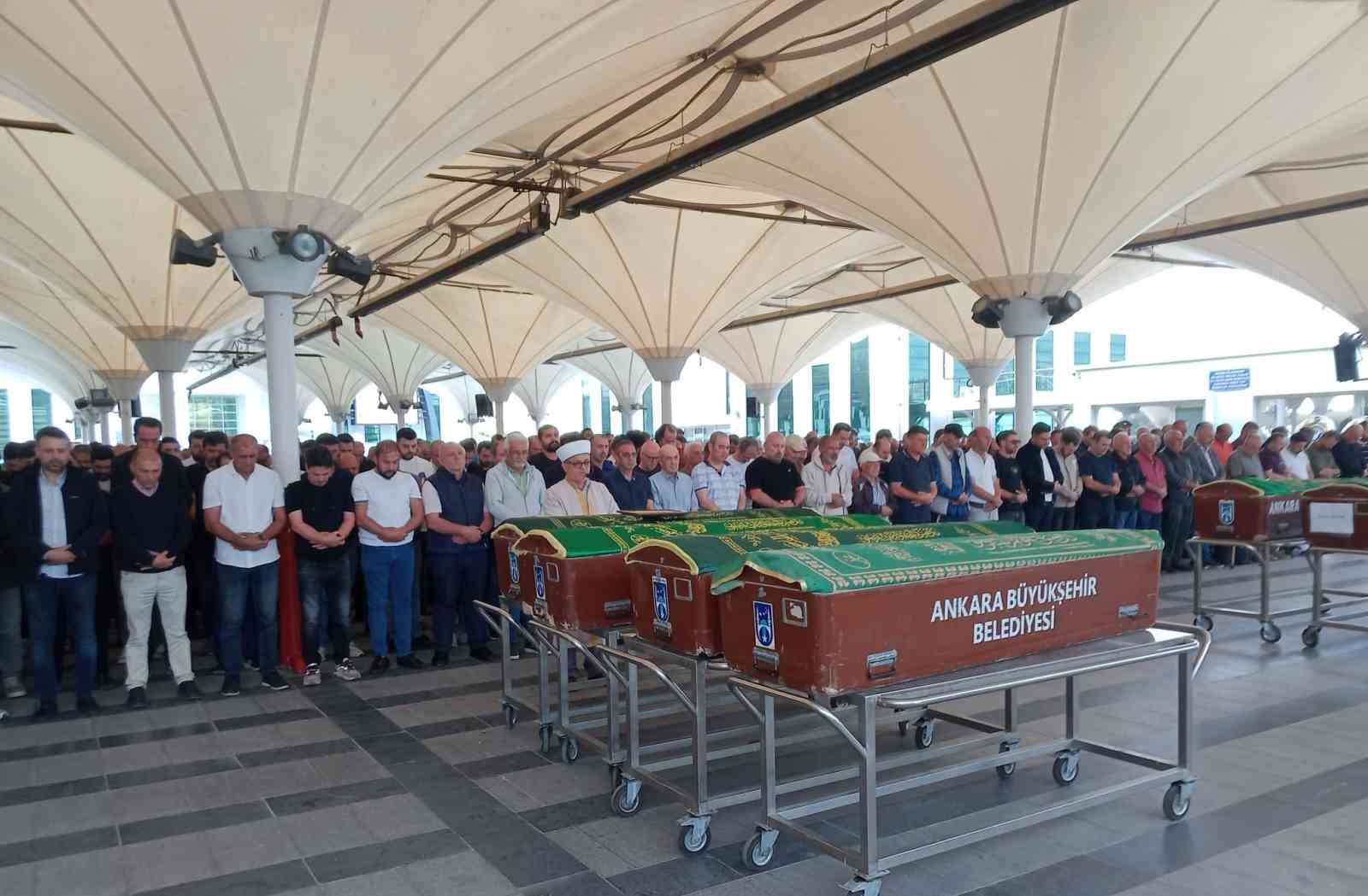 bicakli saldirida hayatini kaybeden 16 yasindaki kayra son yolculuguna ugurlandi 0 aFNvh9K5