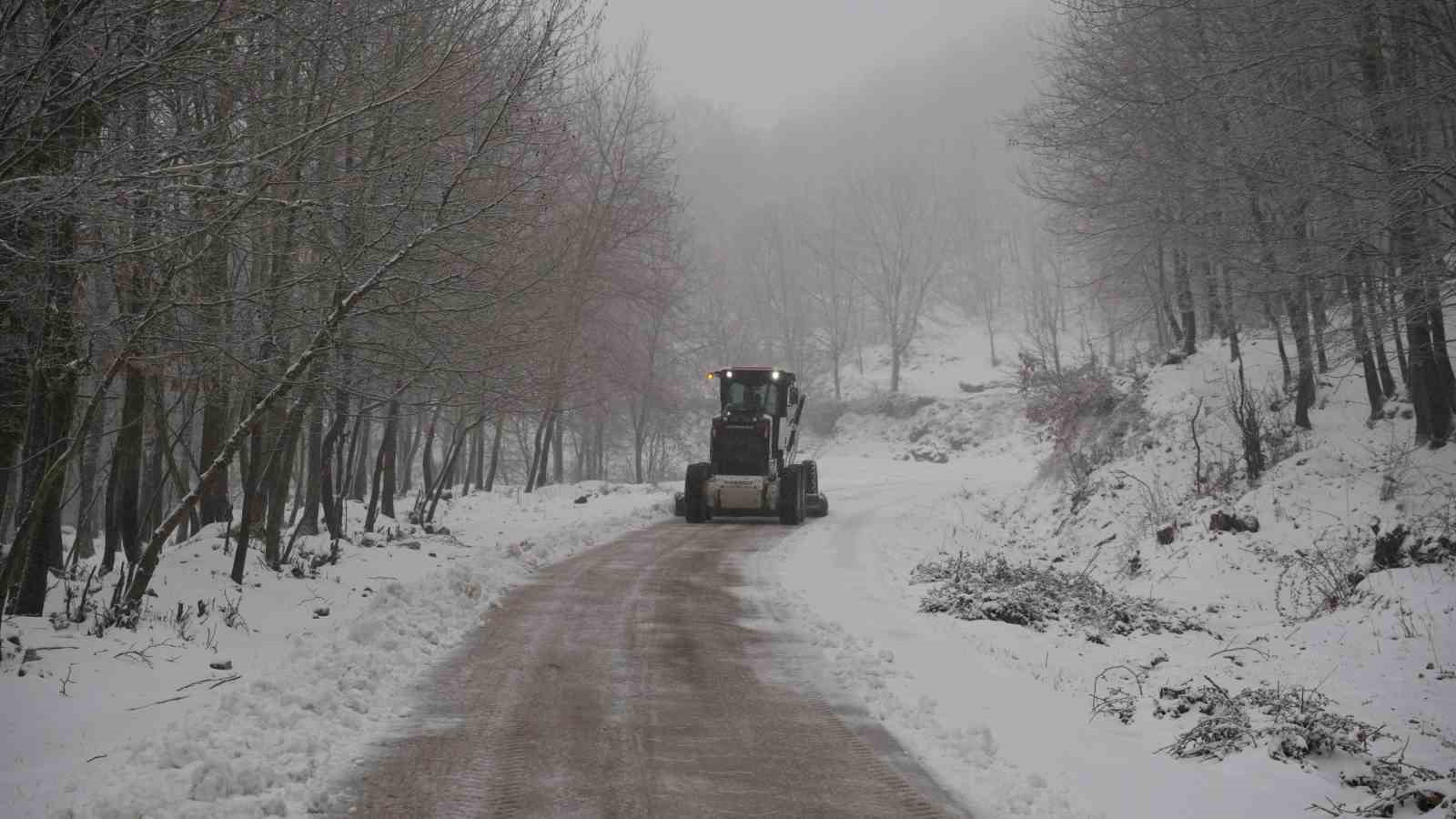 bigada karla kaplanan 2 koy yolu acildi 1 3e8Z1hke