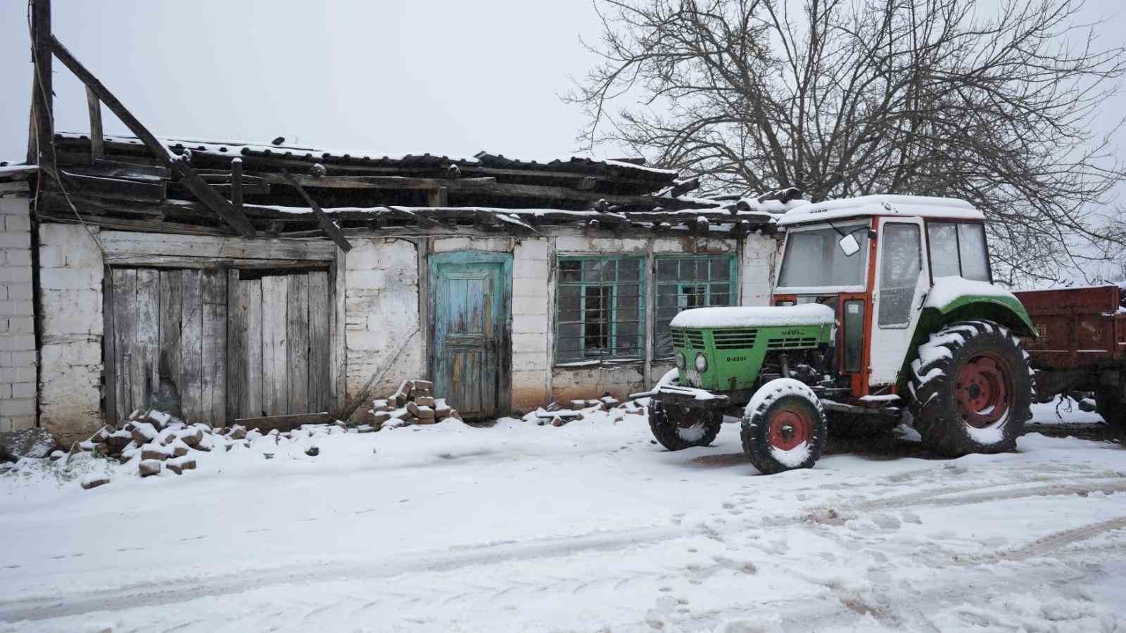 bigada karla kaplanan 2 koy yolu acildi 4 ygKN3GJE