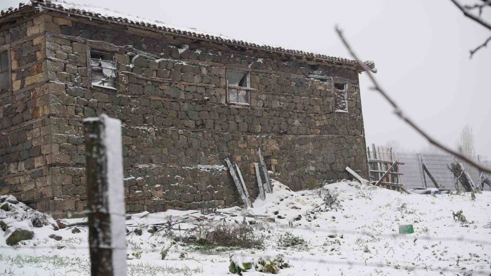 bigada karla kaplanan 2 koy yolu acildi 5 peNF6fzM