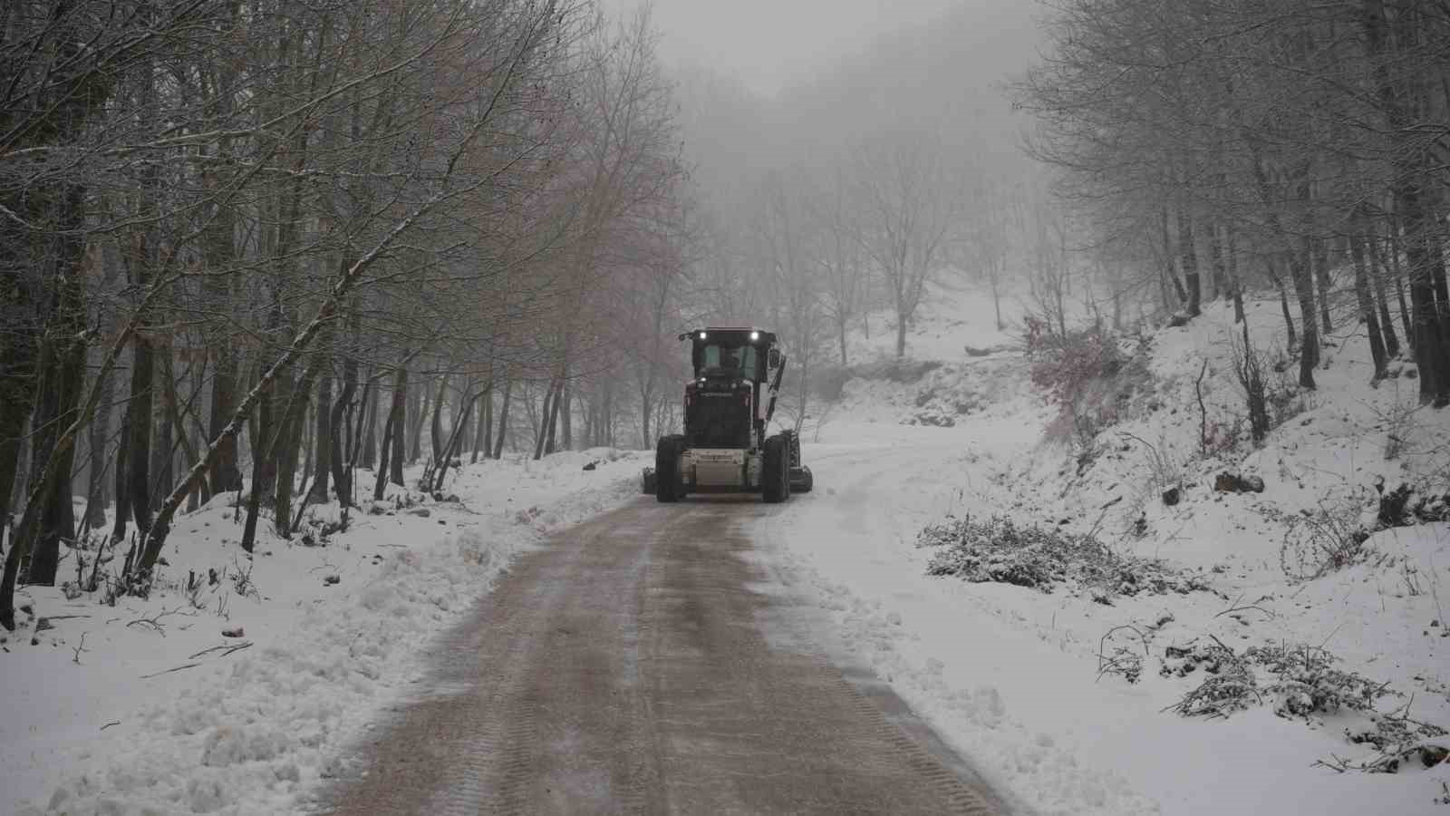 bigada karla kaplanan 2 koy yolu acildi 7 iUjGOhQX