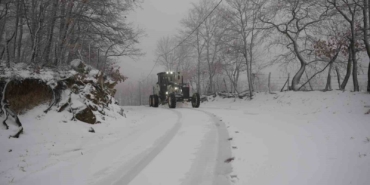 bigada-karla-kaplanan-2-koy-yolu-acildi-PdidOV9N.jpg