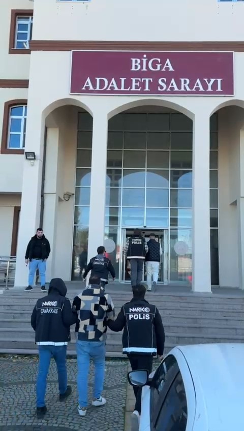 Biga’da uyuşturucu operasyonu 4 bigada uyusturucu operasyonu 0 r1dRjat7