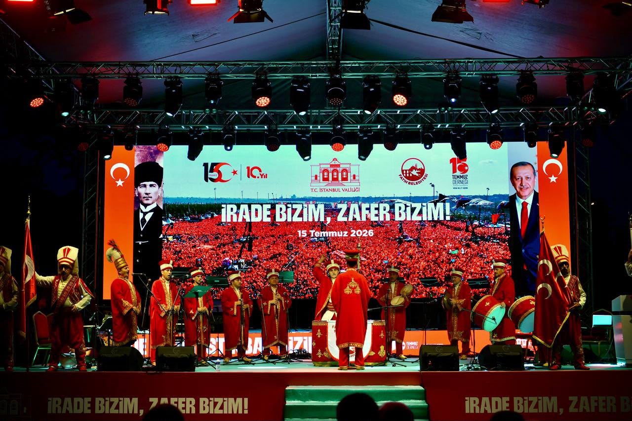 bilal erdogan bu milletin ustune vurulmak istenen prangalardan kurtulusunun miladiydi 15 temmuz gecesi 3 pS3OKO1U