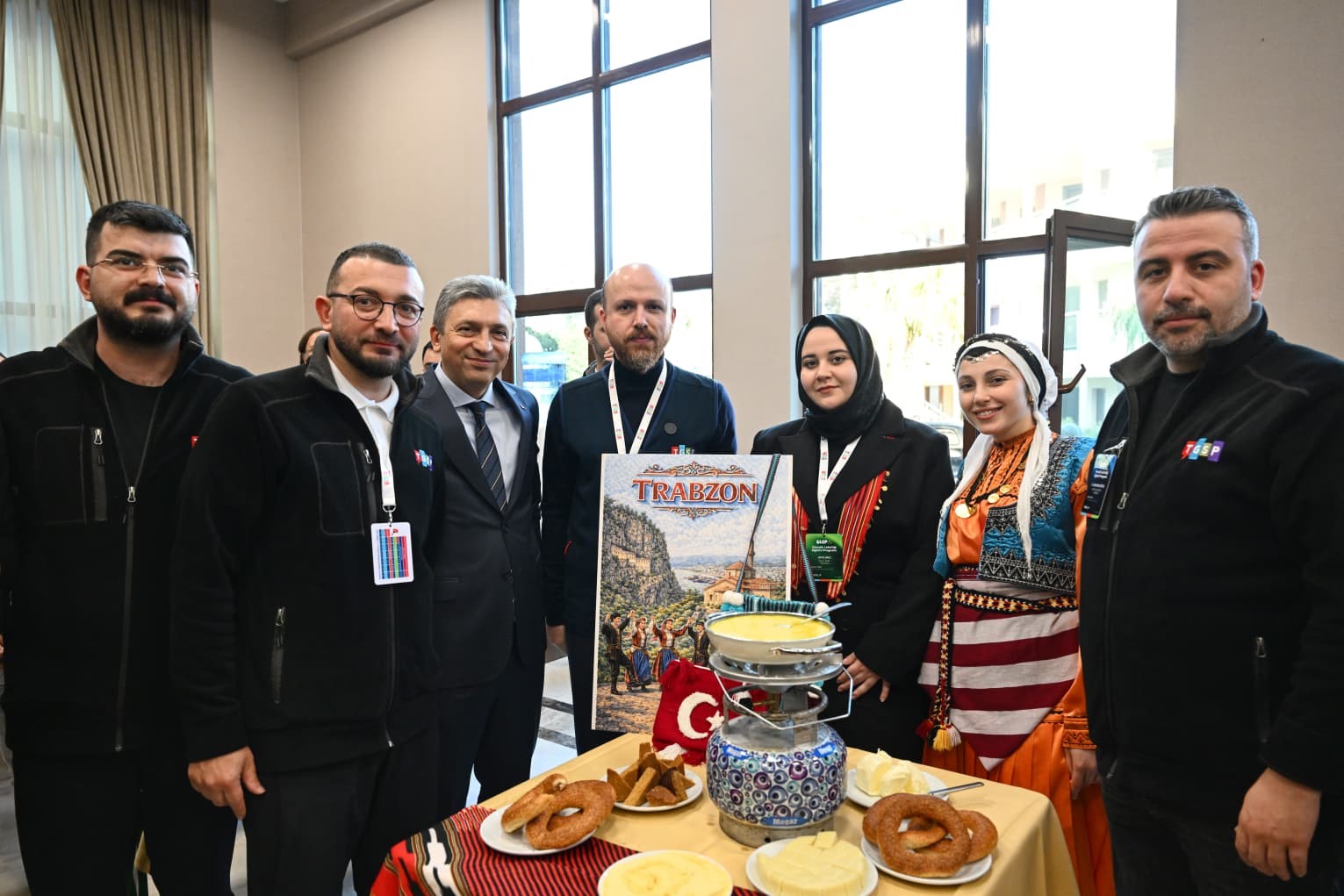 bilal erdogan dunya besten buyuktur diyen bir liderimiz varken gelin bu curumus duzene muhalefet tfagZjSp