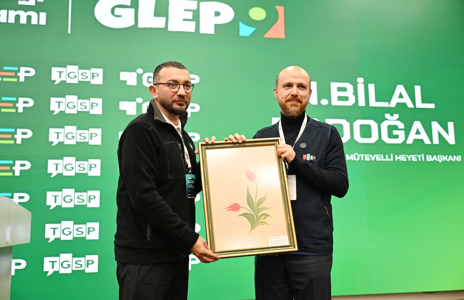 bilal erdogan dunya besten buyuktur diyen bir liderimiz varken gelin bu curumus duzene muhalefet uOBgTdcw