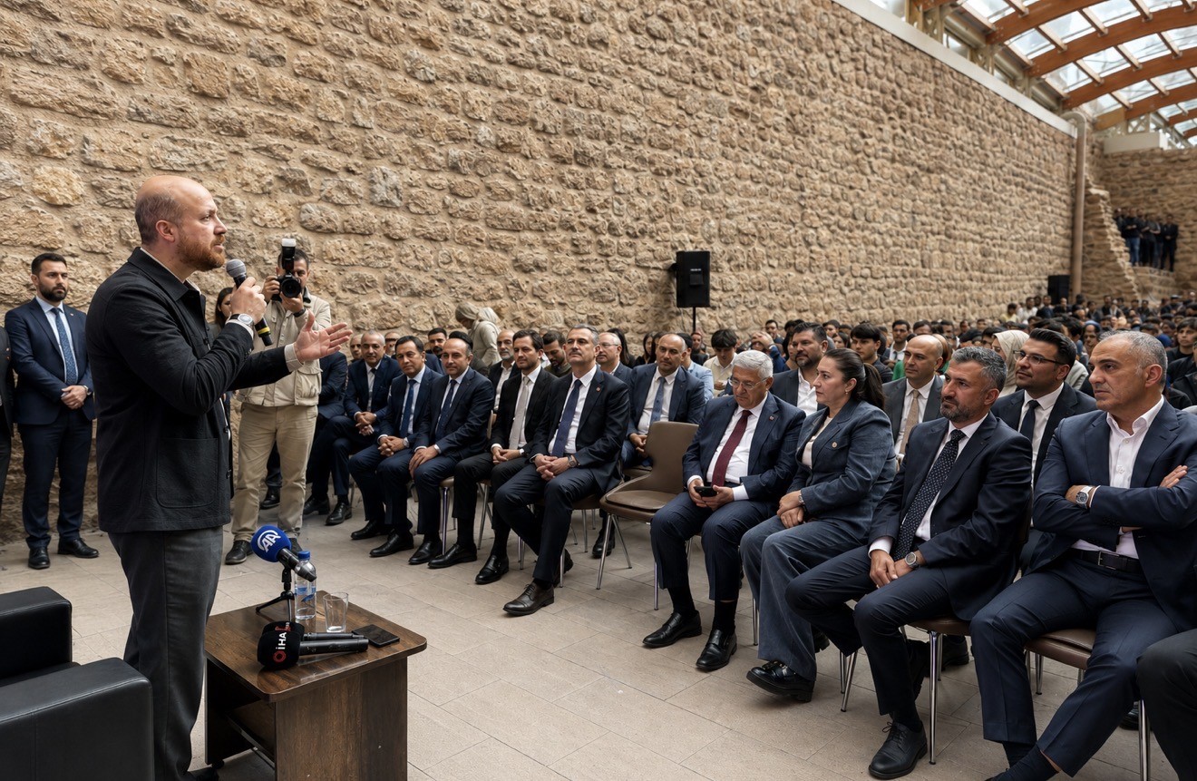 Bilal Erdoğan: "Gençler önce kendi kültürünü ve tarihini tanımalı" 5 bilal erdogan gencler once kendi kulturunu ve tarihini tanimali 1 w3unWzIS