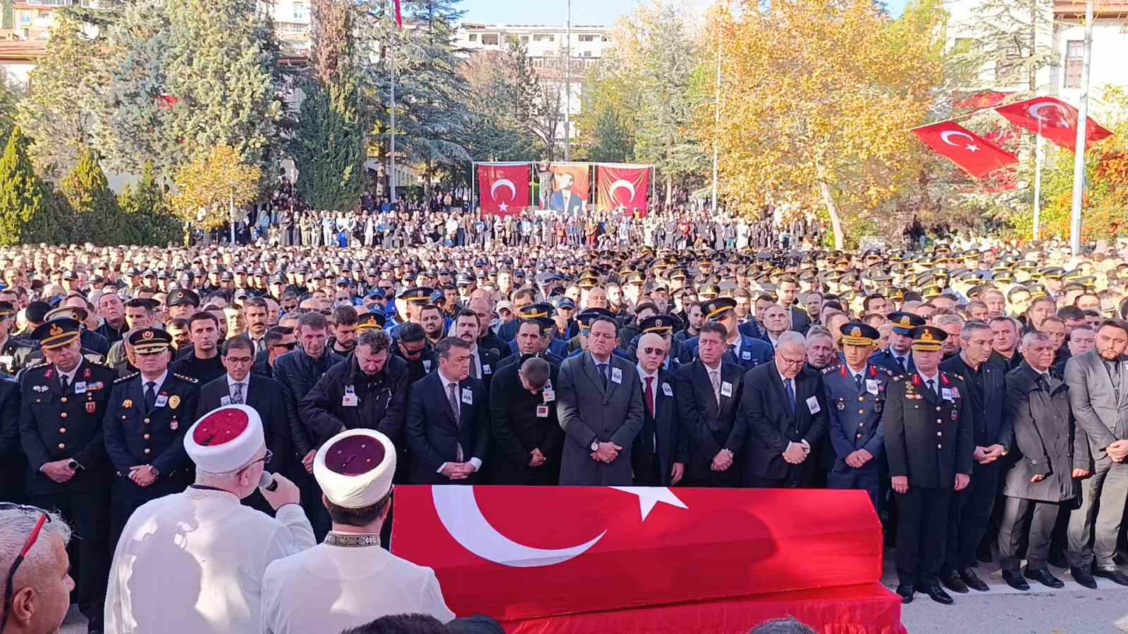 bilecik sehidini 15 bin kisi ile ugurladi 0 HQyd5Z2M