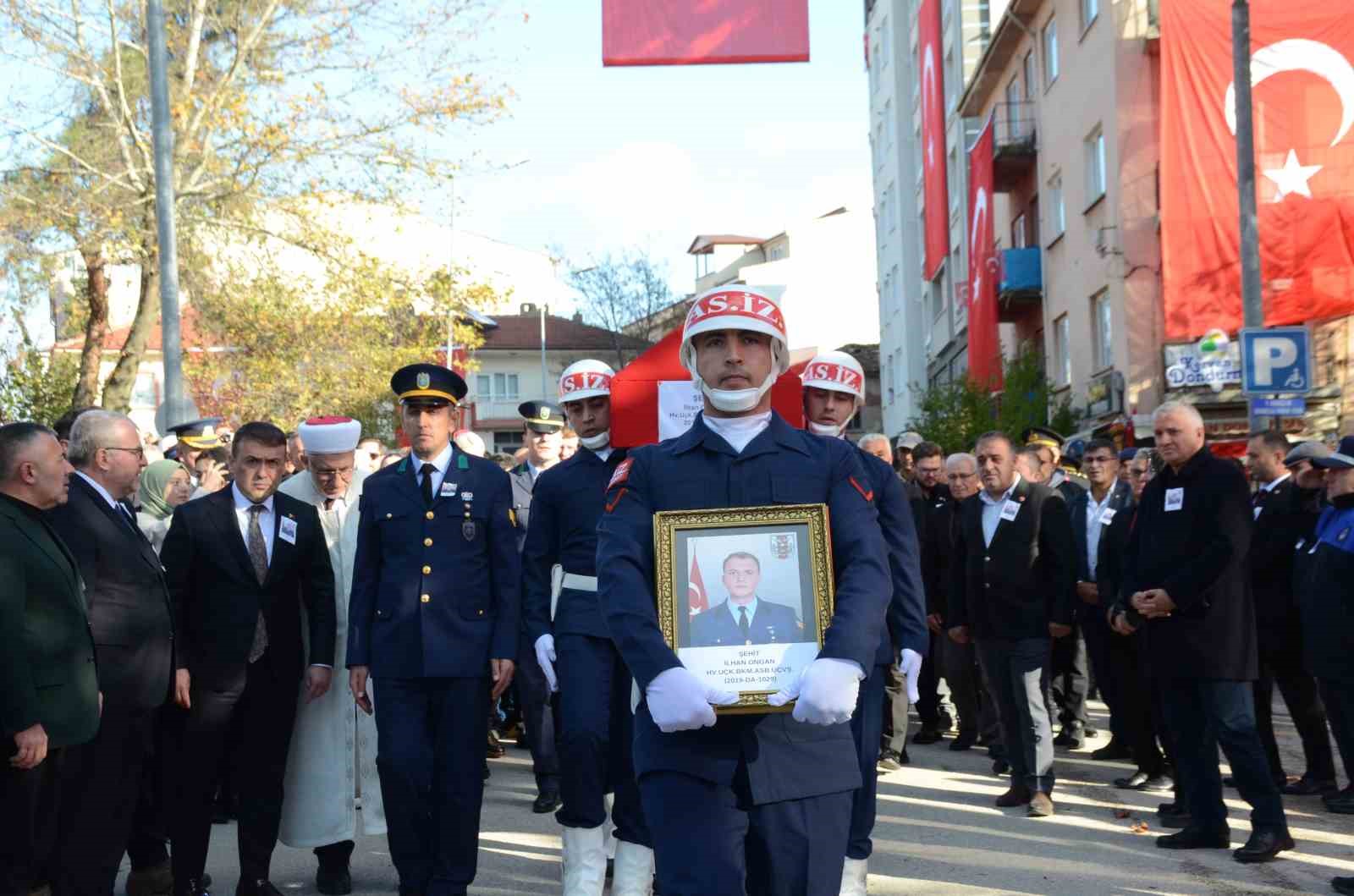 bilecik sehidini 15 bin kisi ile ugurladi 3 bMvbzcWI