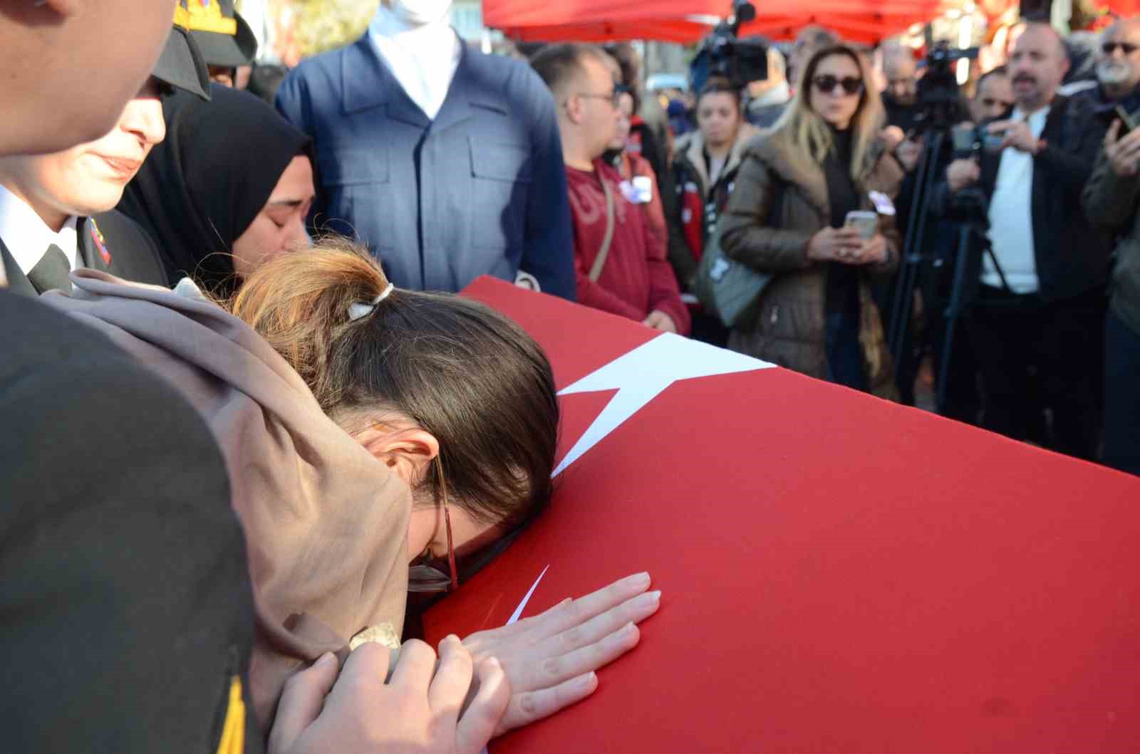 bilecik sehidini 15 bin kisi ile ugurladi 4 fe62qynt