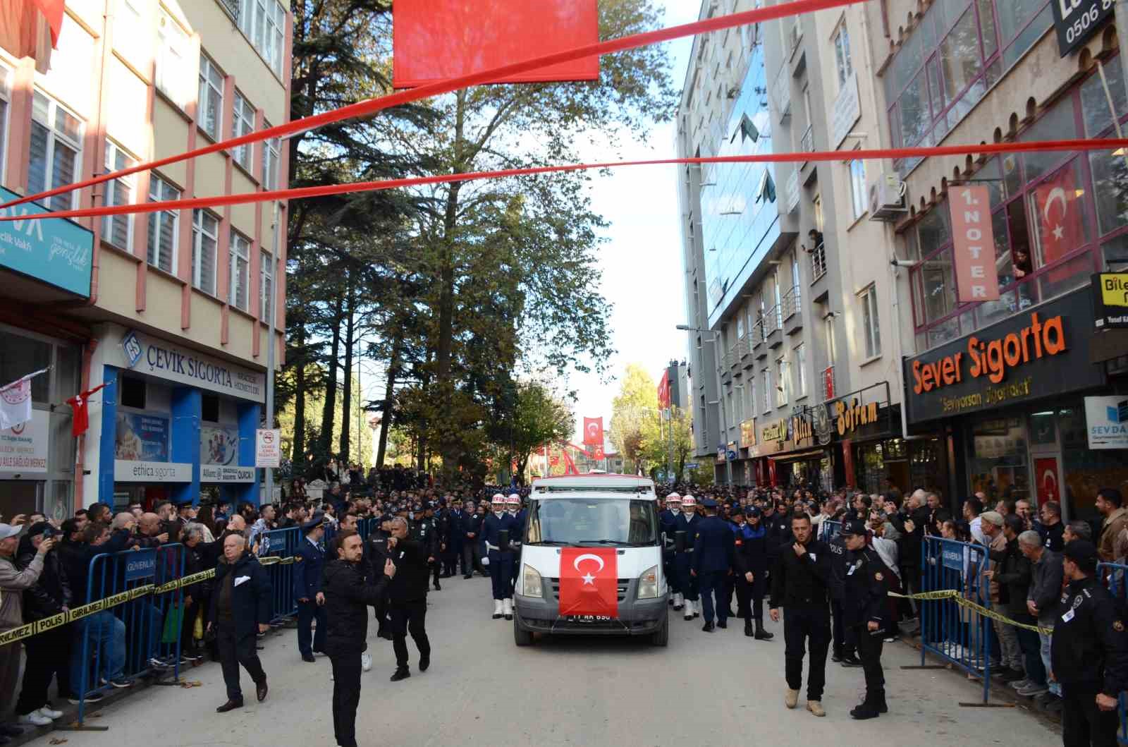bilecik sehidini 15 bin kisi ile ugurladi 5 LVTzYNpZ