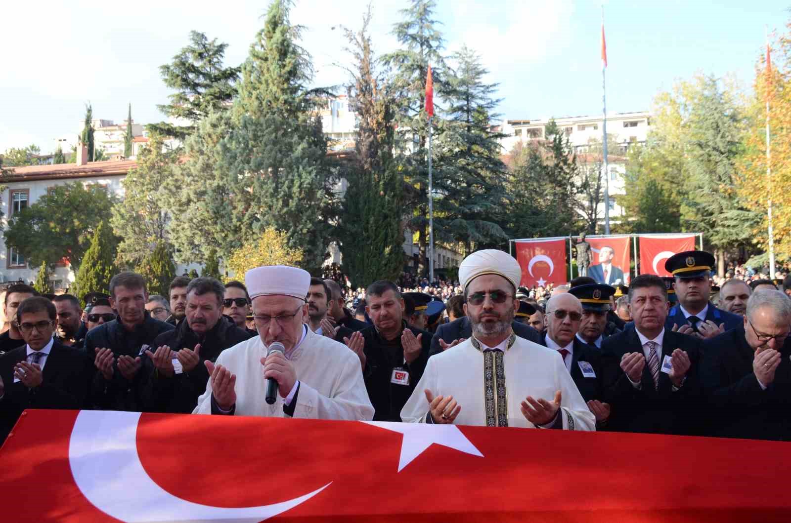 bilecik sehidini 15 bin kisi ile ugurladi 6 V329vzYV