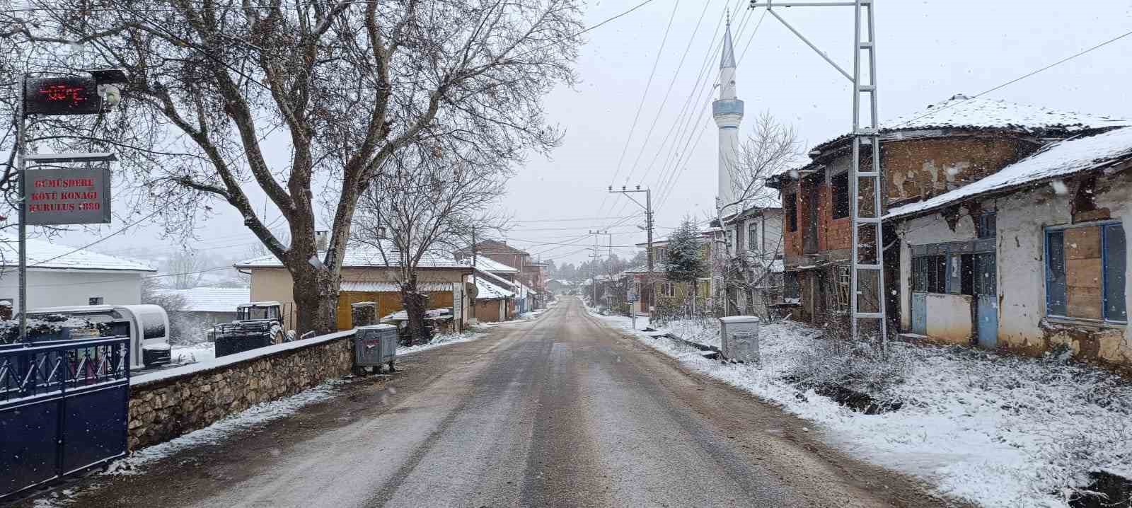 Bilecik’in yüksek kesimlerine mevsimin ilk karı düştü 5 bilecikin yuksek kesimlerine mevsimin ilk kari dustu 1 N6tkPAF2
