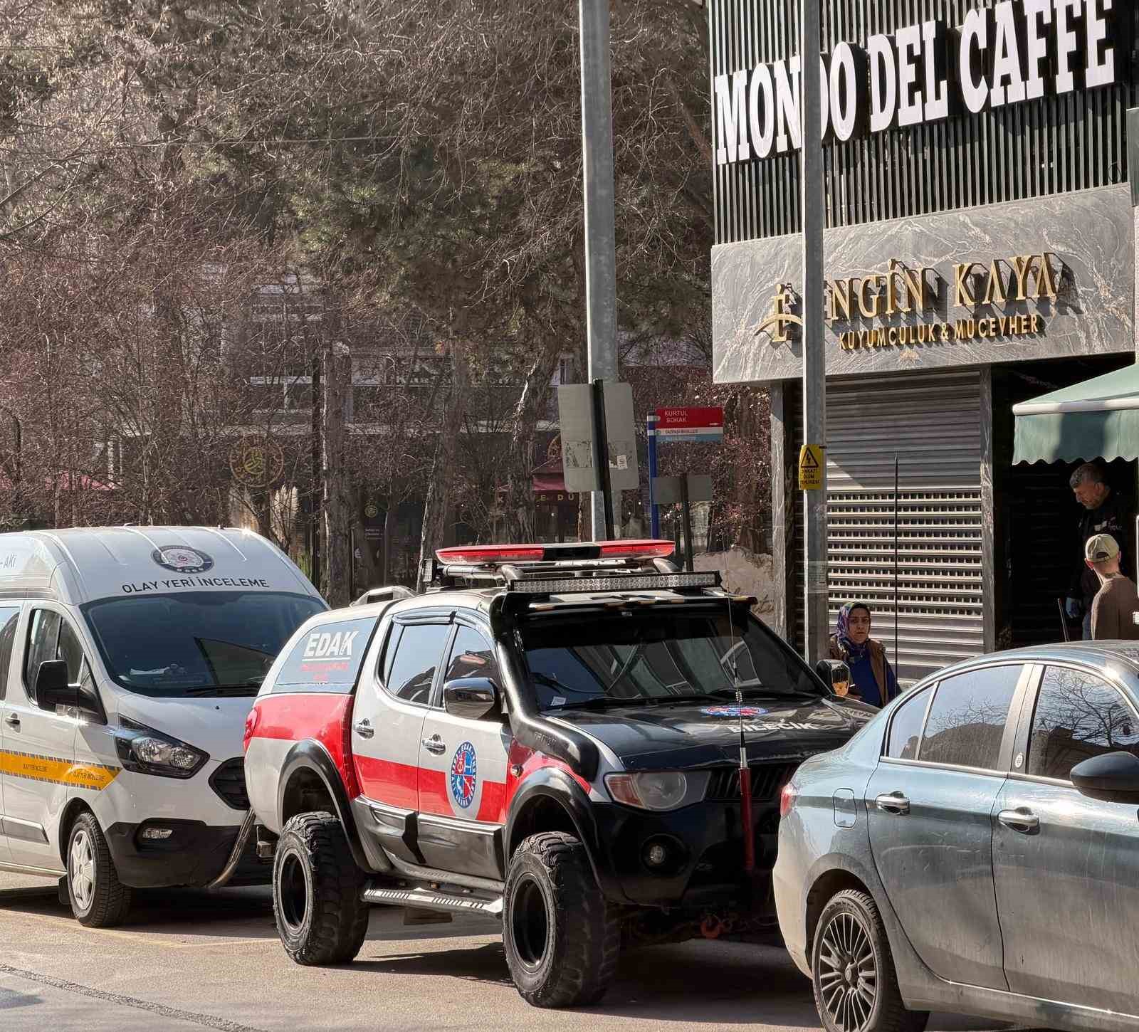 bilecikte 30 saniyede milyonluk kuyumcu soygunu 1 SJF5kbQ9