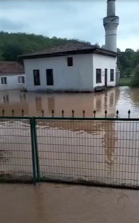 bilecikte bir koy adeta sular artinda kaldi 2 McuZwe9C