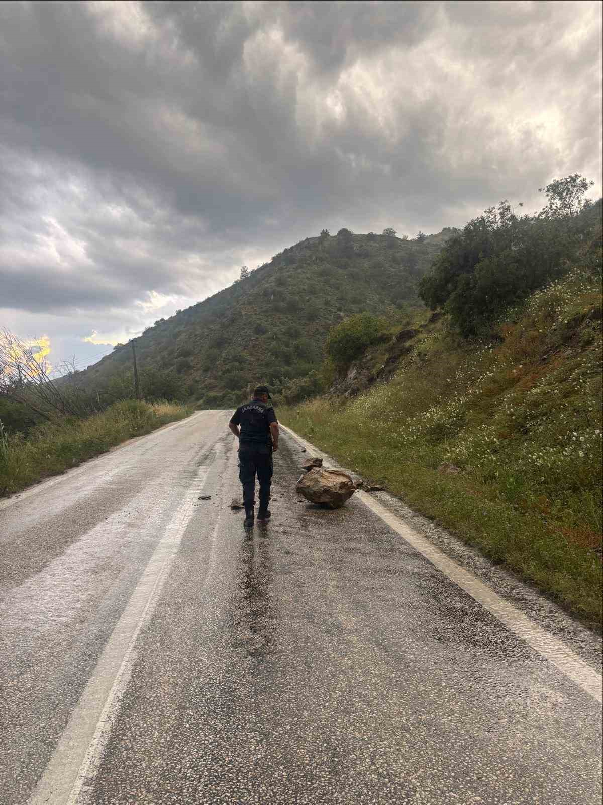 bilecikte bir koy adeta sular artinda kaldi 3 HJdrZNZg
