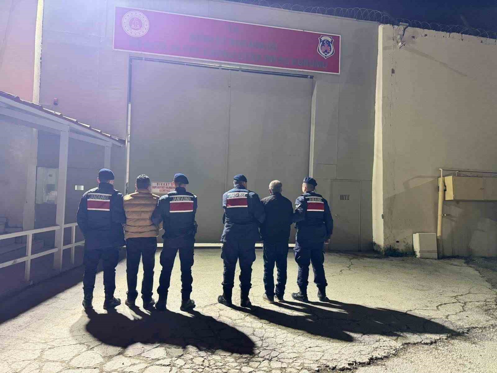Bilecik’te istismar iddiasıyla başlatılan soruşturmada 2 kişi tutuklandı 4 bilecikte istismar iddiasiyla baslatilan sorusturmada 2 kisi tutuklandi 0 dPzRQ7dW
