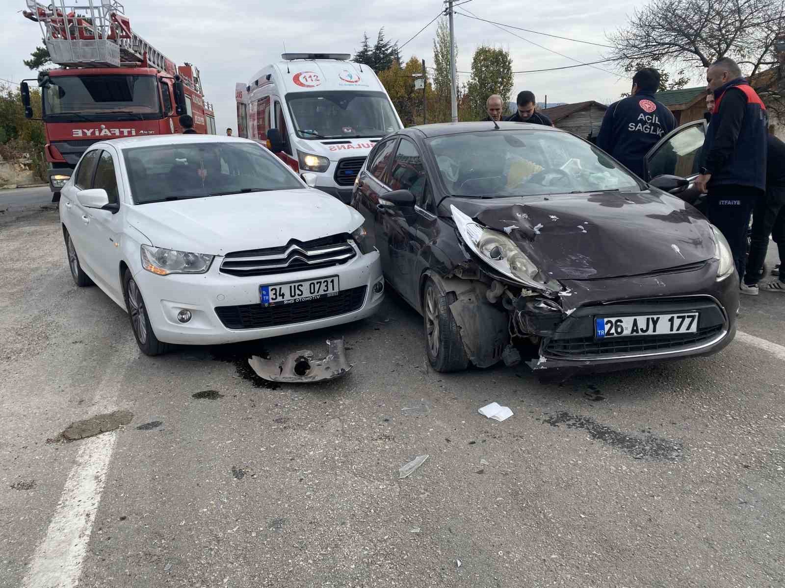 bilecikte meydana gelen trafik kazasinda 2si cocuk 5 kisi yaralandi 1 zSOTKsvp