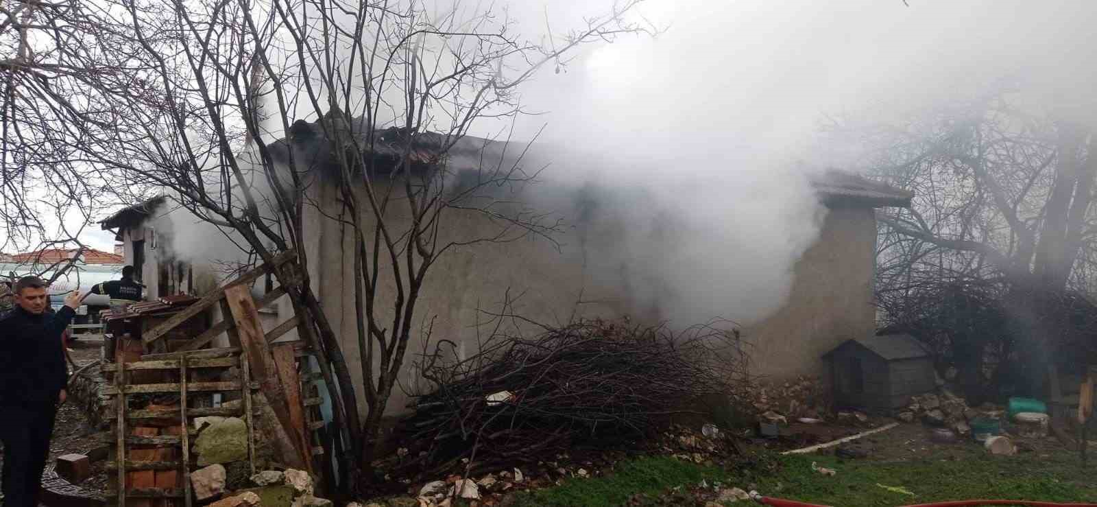 bilecikte yangin cikan ev kullanilmaz hale geldi 1 A3yTS1W5