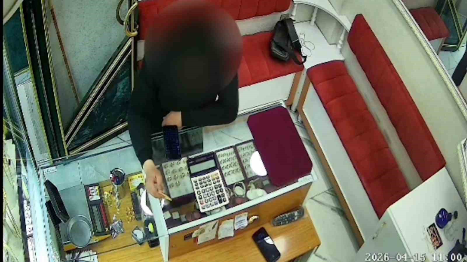 bilezikler icin anneyi ve oglunu olduren katil morga gidip olayi gerceklestirenleri gordugunu soylemis 2 lQlDG4Pd