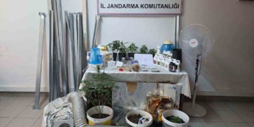 bilgi-notuyla-apartman-dairesinde-uyusturucu-serasi-kurdular-jandarmadan-kacamadilar-VaNa97vq.jpg