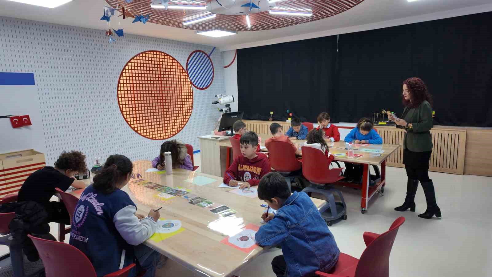 bilim demirci bolgenin egitim ussu oldu 2 NEQ3h9Ll